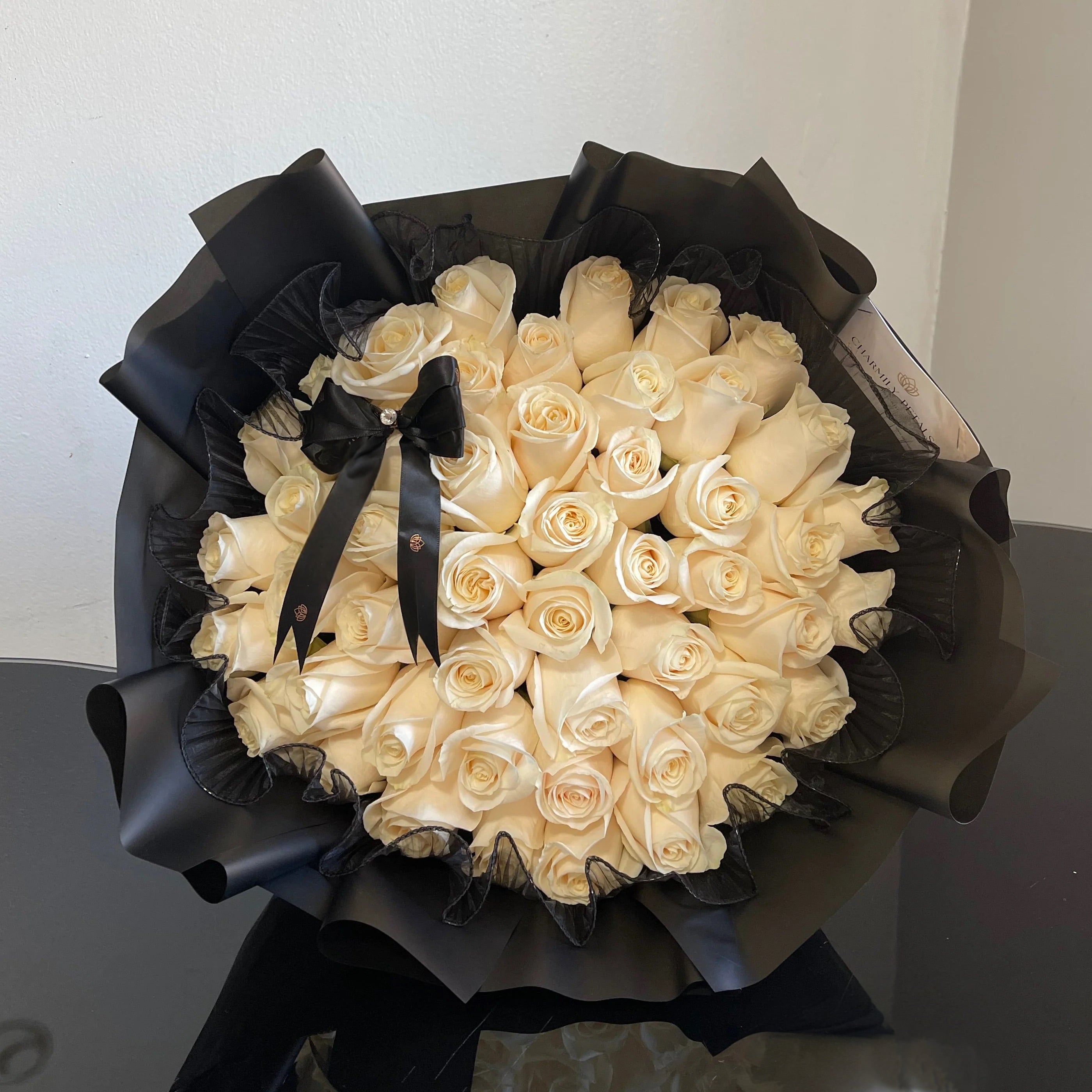 Pearl Signature (25 Roses)